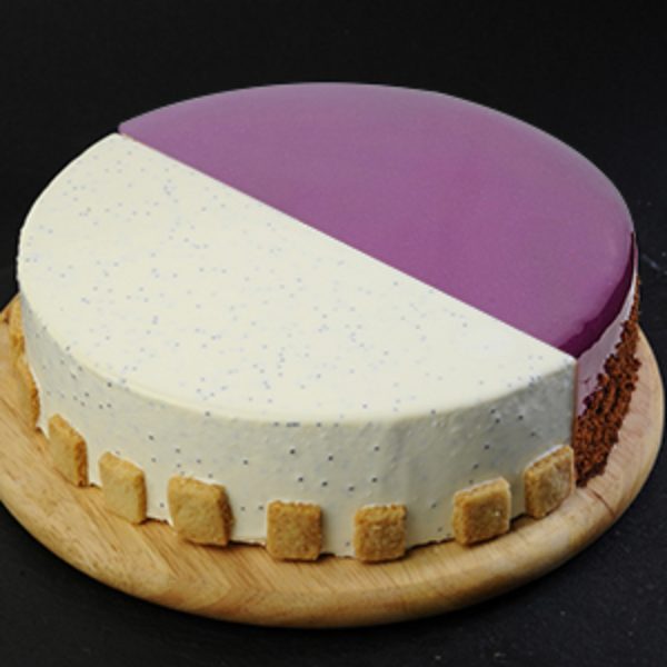 Торт - ассорти 2 вкуса: белый шоколад с манго и маракуйей и шоколадная ежевика